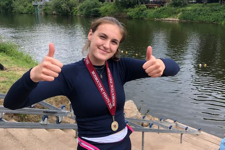 Winning Mon School Girls sculler Ailsa Whitehead