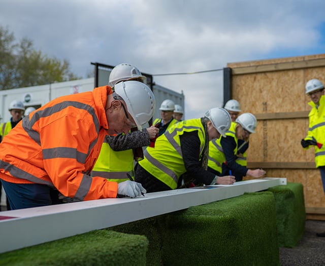 Steel signing ceremony held at the new King Henry VIII 3-19 School 