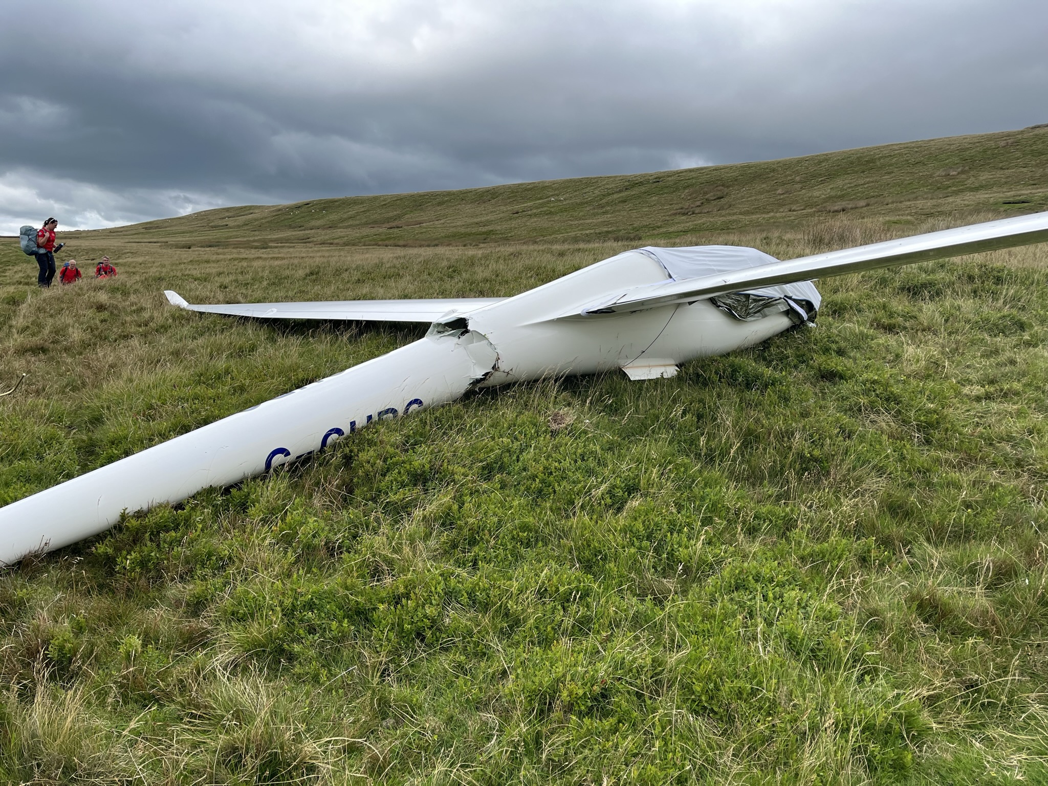 Glider Crash In Black Mountains Hospitalises Pilot ...