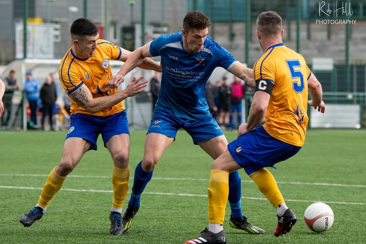 Blaenavon in yellow battled hard against the league leaders