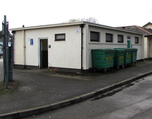 Abergavenny bus station public loos