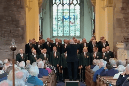 Pontarddulais Male Choir lights up Abergavenny's Wetherspoons