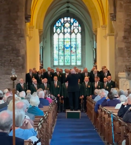 Pontarddulais Male Choir lights up Abergavenny's Wetherspoons