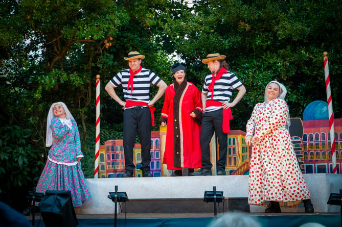 The Gondoliers-with Illyria