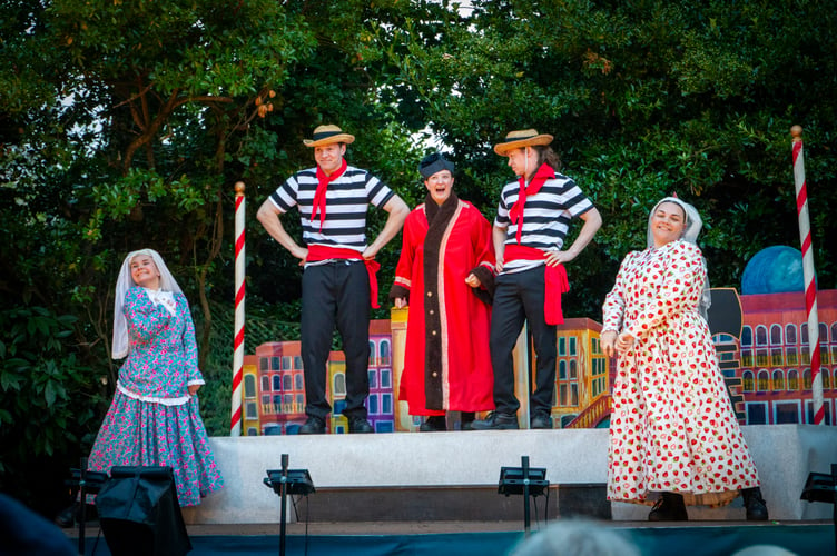 The Gondoliers-with Illyria