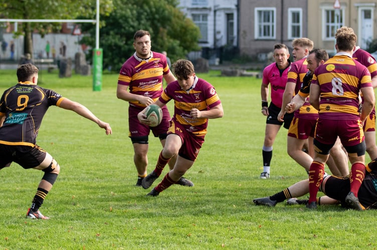 An Aber player spots a gap