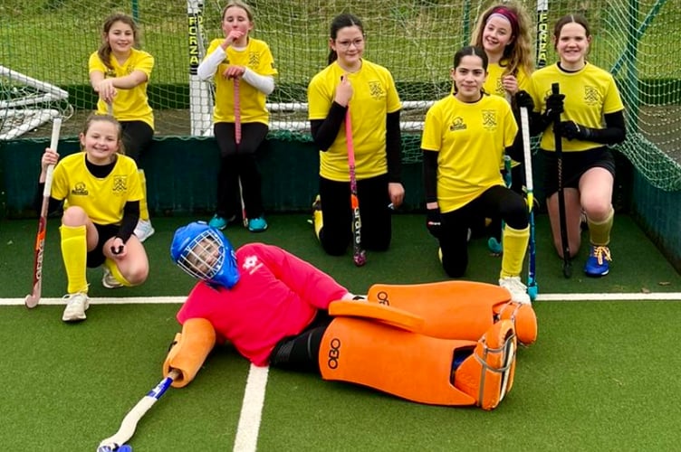 Abergavenny Hockey Club U12s girls beat Swansea 6-0